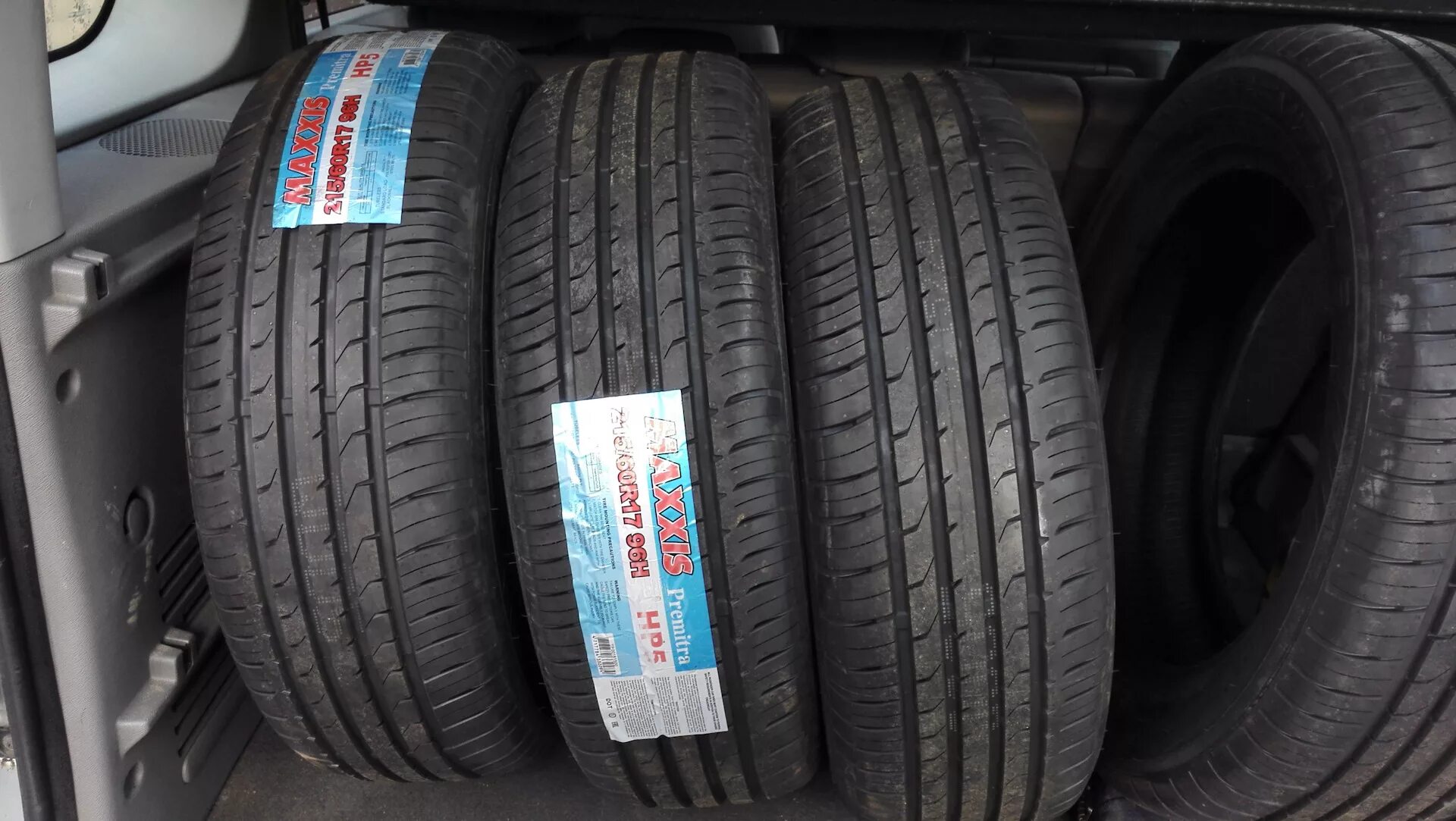 Купить резину йошкар ола. Maxxis hp5. Максис hp5 Premitra. Maxxis Premitra hp5 235/45 r18 98w. Maxxis Premitra 5.