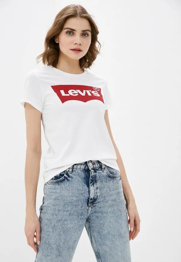 Levi's футболка. Футболка левайс женская белая. Левайс майка белая женская. Levis 2020.