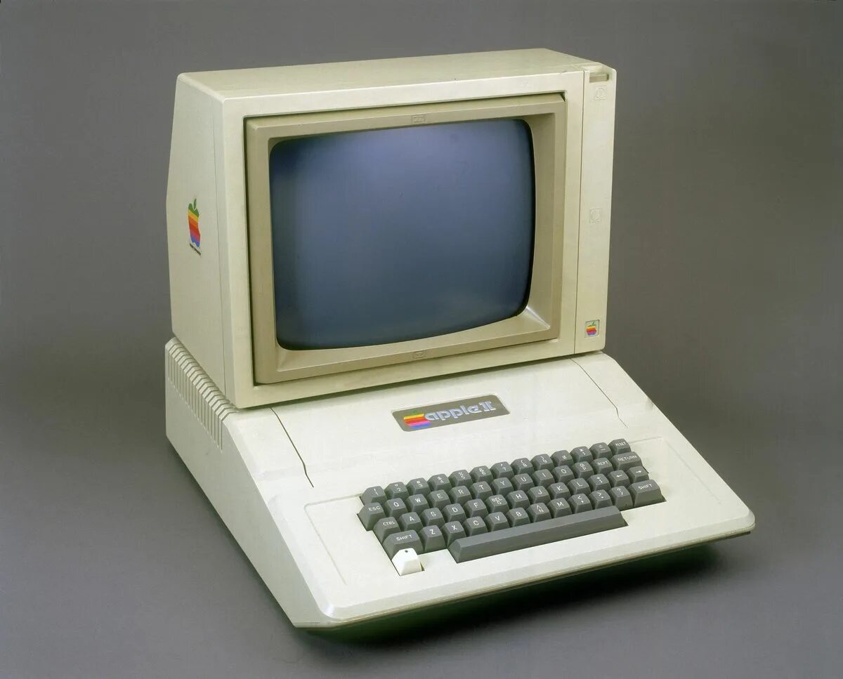 Old apple. Apple ii 1977. эппл 2 компьютер. apple 2 компьютер 1977. аппле компьютер старый.