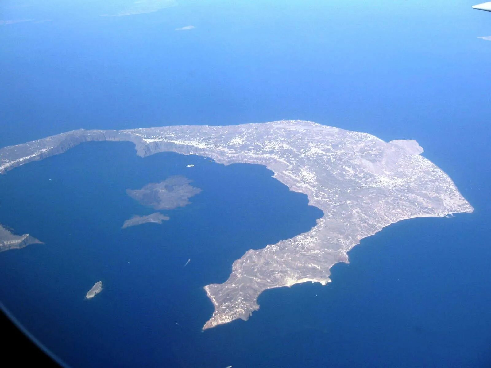 Большие острова средиземного моря. Остров Фира Санторин. Остров Санторини (Эгейское море, архипелаг Киклады). Санторин (вулкан). Остров Имралы Турция.