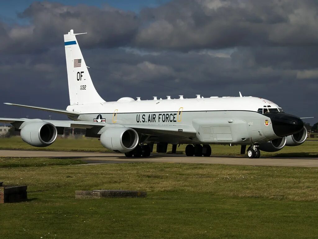 Rc 135w rivet joint. Boeing rc-135w. самолет boeing rc 135w rivet joint. ввс rc-135w rivet joint.