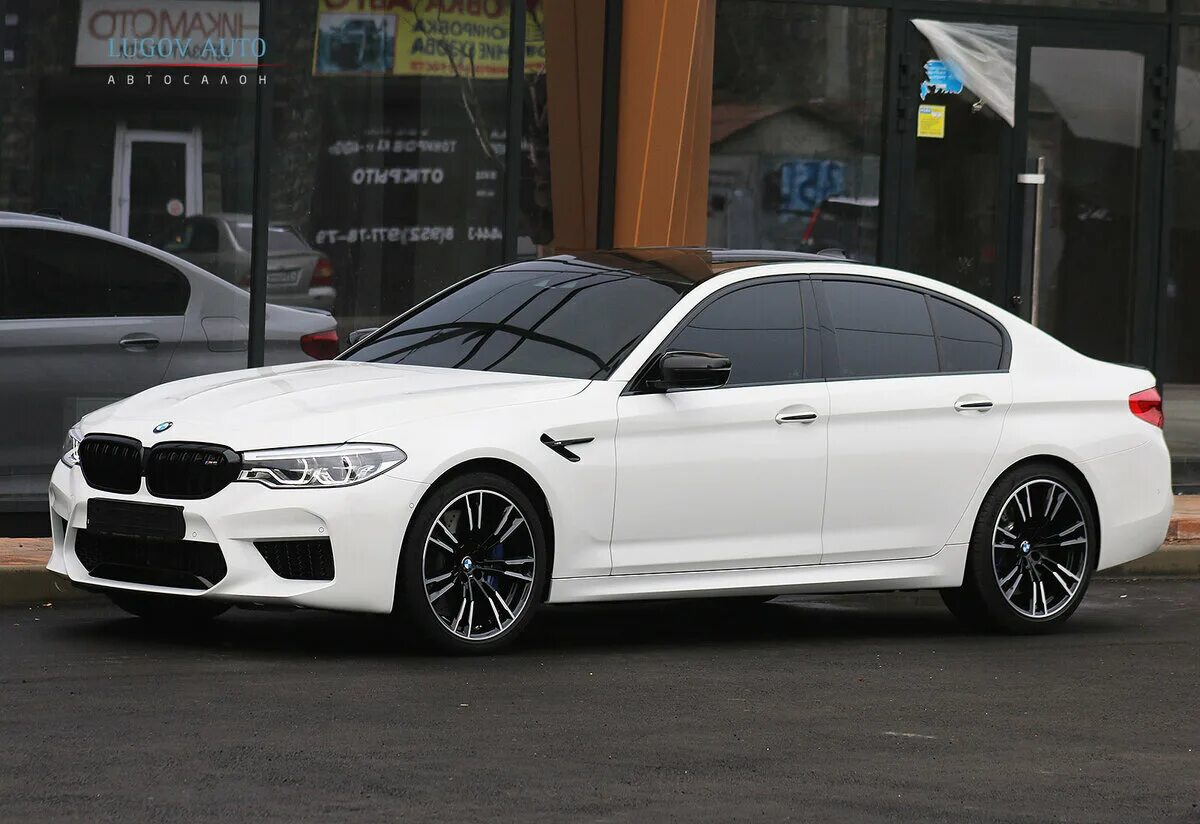 Bmw m5 f90 competition рестайлинг. Bmw m5 f10 белая. M5 f10 white. Bmw m5 f10 белая. Бмв м 5 белая.