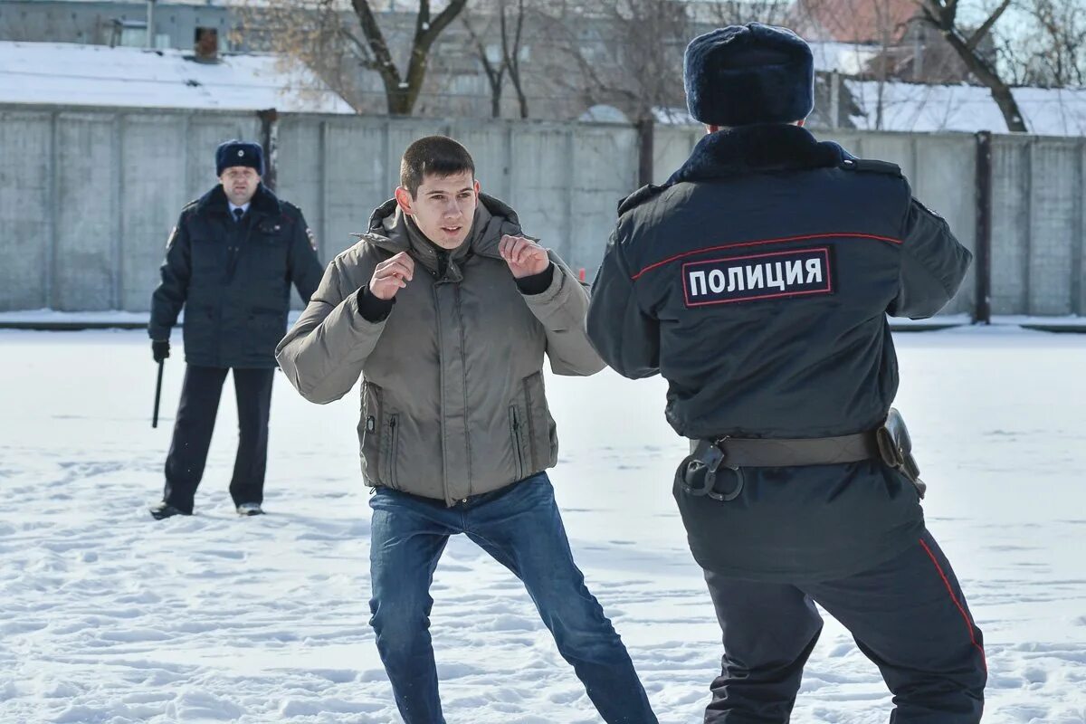 Дежурный благовещенск. Полиция Благовещенск. Полицейские Благовещенского района. Полицейский участок зимой. Полиция Благовещенск РБ.