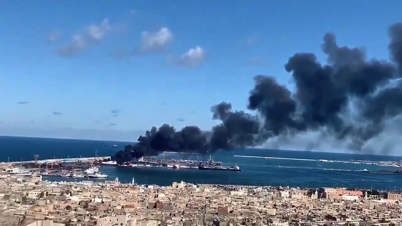 Нападение на порт. Порт Триполи. Порт Триполи судно. Бомба попала в турецкий корабль. Ливия порт.
