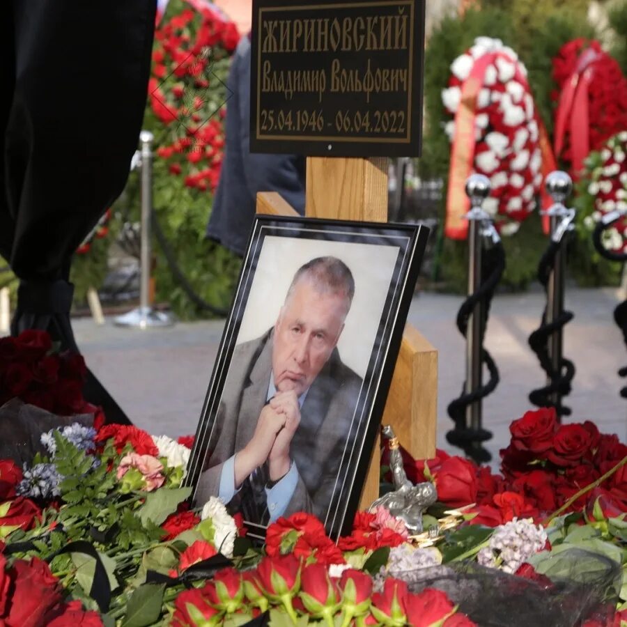 Жириновский умер дата. Новодевичье кладбище Жириновский.