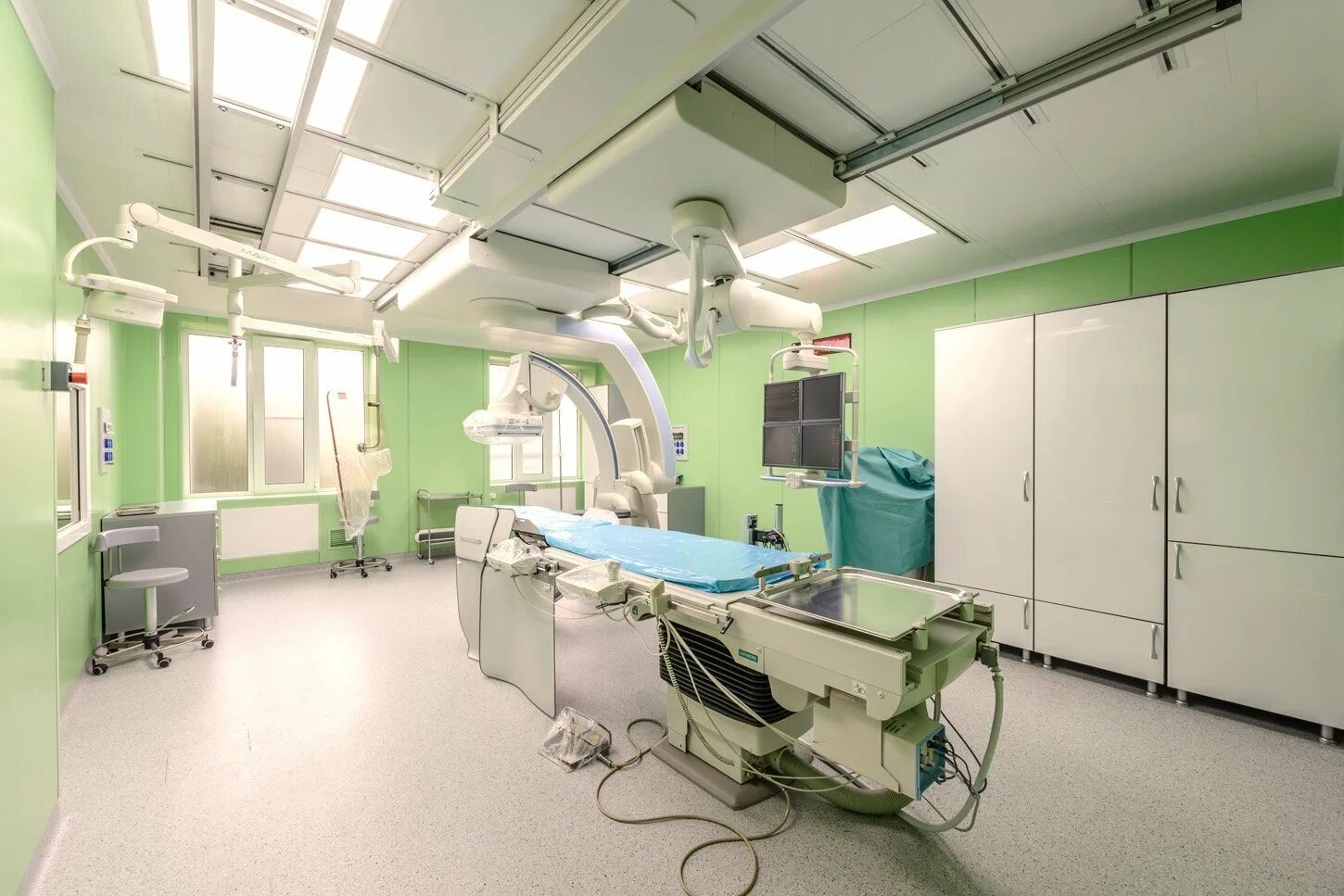 Современные операционные. Операционный блок хирургического отделения зоны. Зоны операционного блока в хирургии. Операционный блок в хирургии. Помещение операционной.