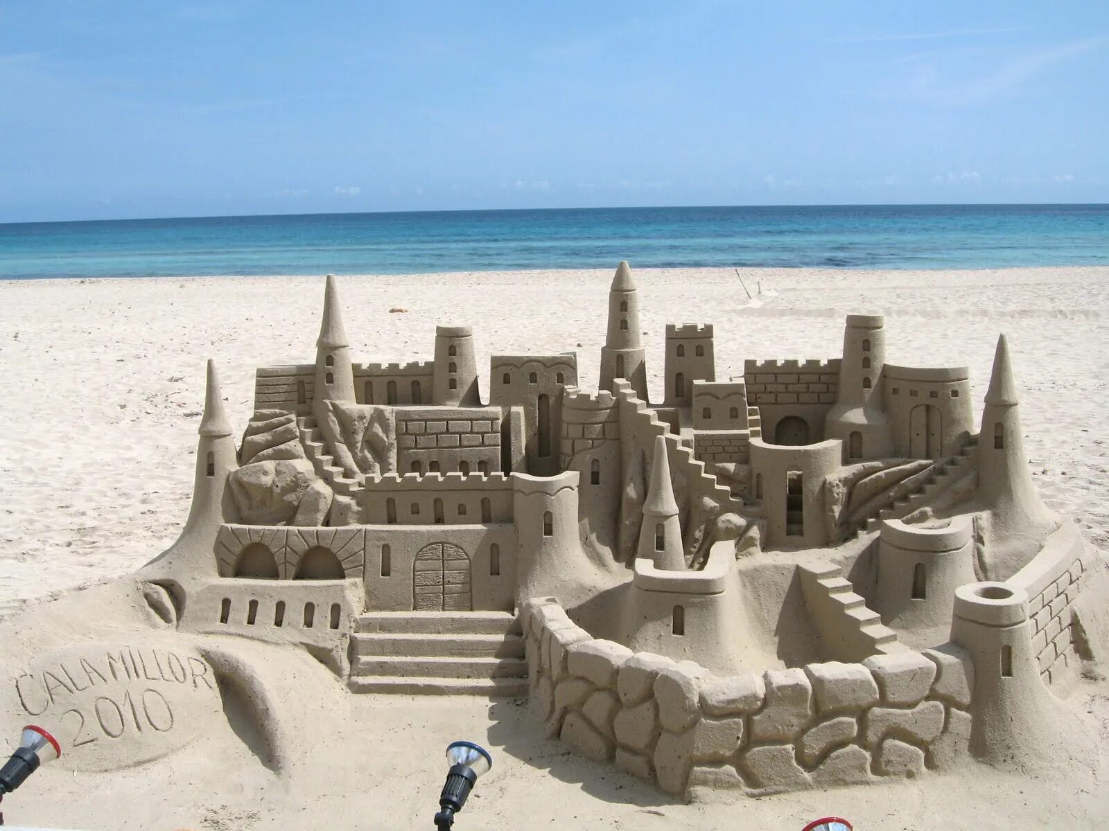 Make a sandcastle