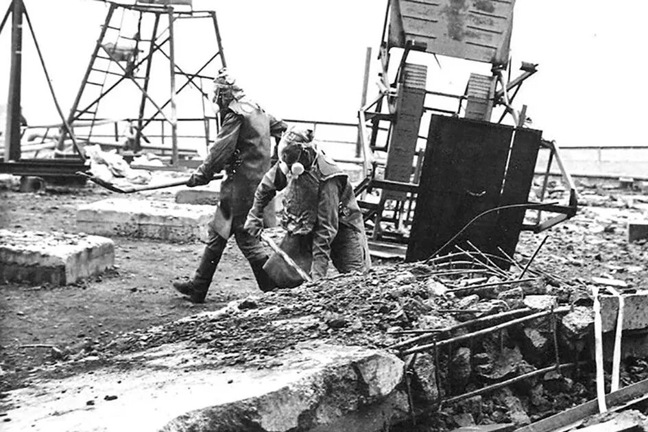 Чернобыльская аэс 26 апреля 1986 год. Чернобыльская АЭС 1986. Чернобыль катастрофа 1986. Авария на ЧАЭС 1986. Пожар на Чернобыльской АЭС 1986.