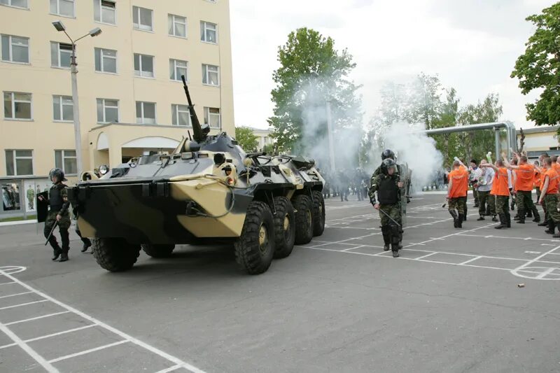 Пушки петропавловской крепости в санкт-петербурге. Город выстрел. Стрельба в красноярске. Пушки с нарышкина бастиона петропавловской крепости. Пушка нарышкина бастиона петропавловской.