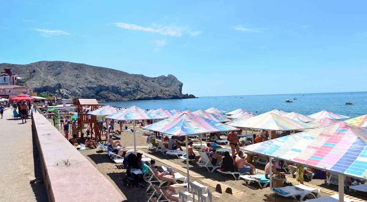 Новый свет крым тропа голицына. Город судак набережная. Пешком судак новый свет. Пляж судак 2023. Судак крым.