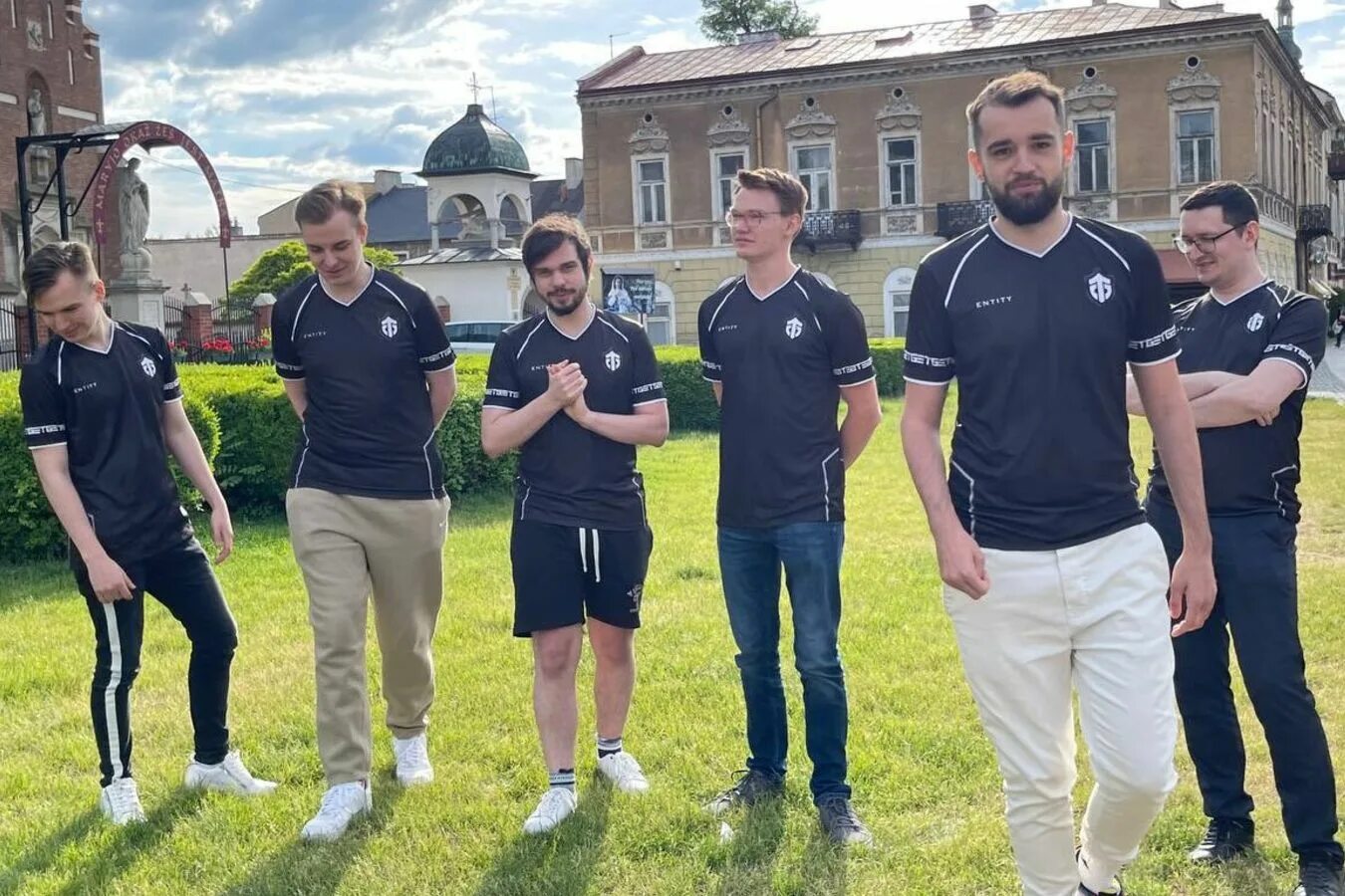 Entity команда. Entity dota 2. энтити дота 2. entity команда дота 2. комментаторы матч.