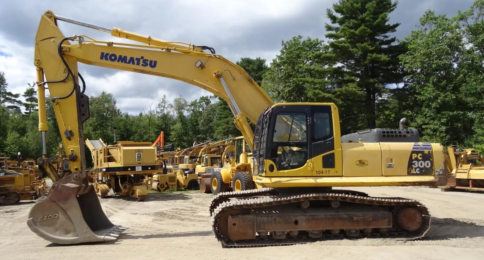 Комацу рс 300. Гусеничный экскаватор Komatsu pc300. Komatsu pc300-7. Экскаватор Коматсу 300.