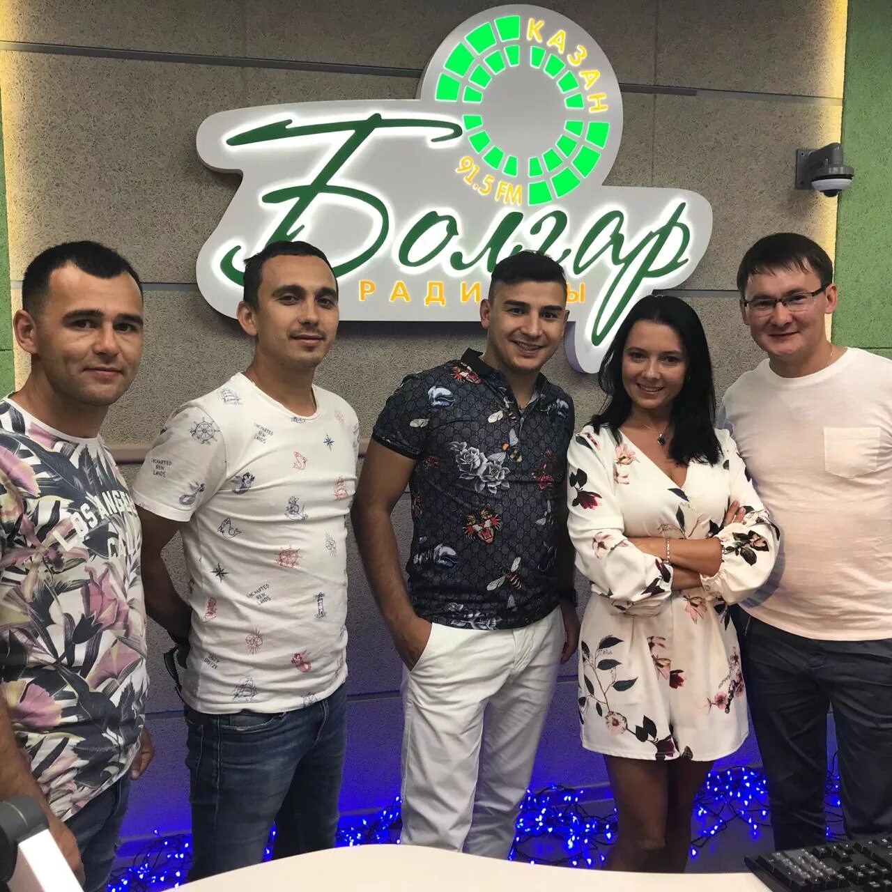 радиостанцию «болгар. ведущий татар радиосы. булгар радио прямой эфир. болгар радио. ведущая радио булгар.