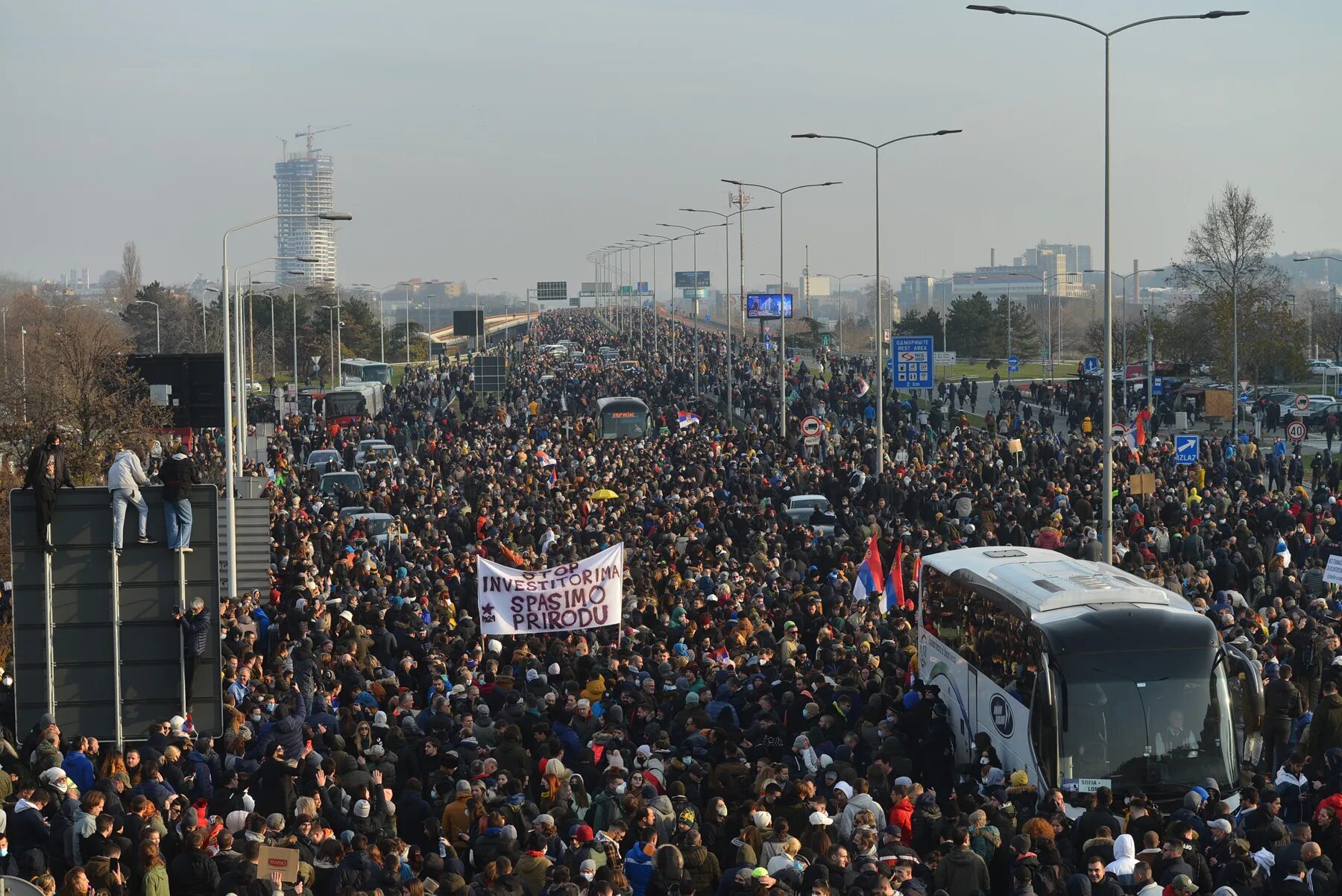 Протесты в Сербии. Протесты в Белграде 2001. Митинг в Сербии. Протесты в Белграде 1999. Пересадка в белграде