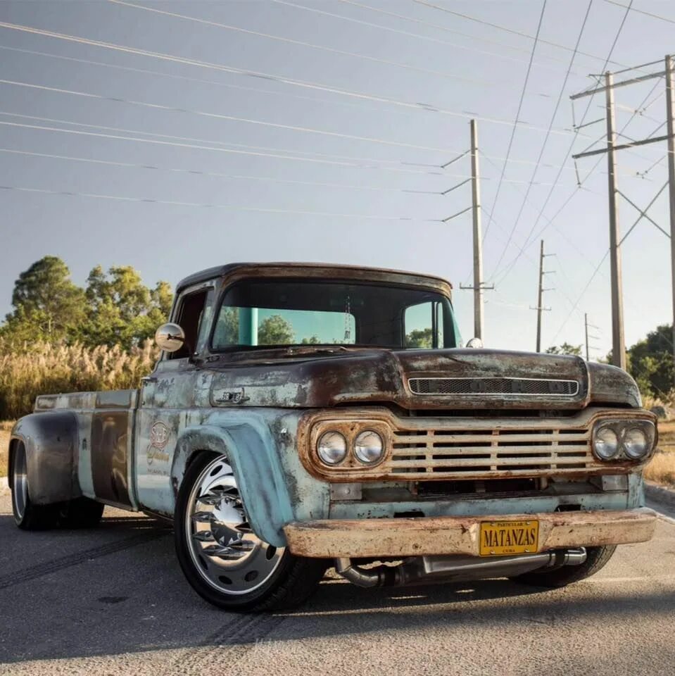 Старый пикапер. Retro Ford Pickup. Ford f100 Маслкар. Old Ford Pickup. Ford f-5 Dually Custom hot Rod 1949 г.