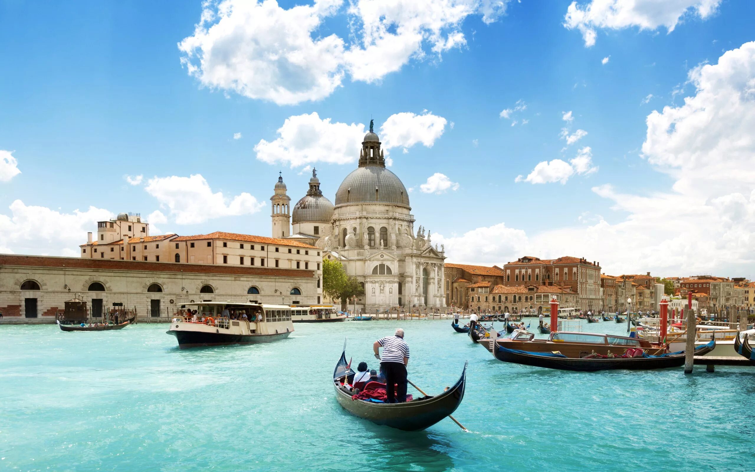 Популярные туристические города. Венеция Италия. Италия город Венеция (Venice). Венеция. Гондолы.