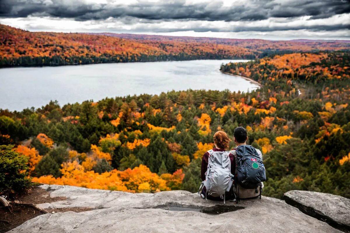 Fall something. Поход осенью. Осень в горах. Осеннее путешествие. Осенний поход.