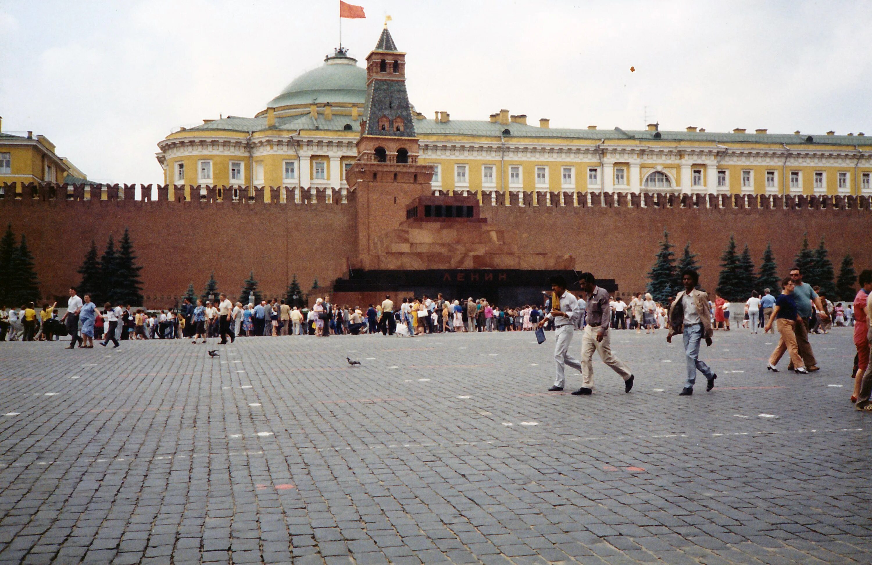 Красная площадь внутри. Мавзолей на красной площади в Москве. Красная площадь в 90. Красная площадь 1993. Красная площадь 1991 год.