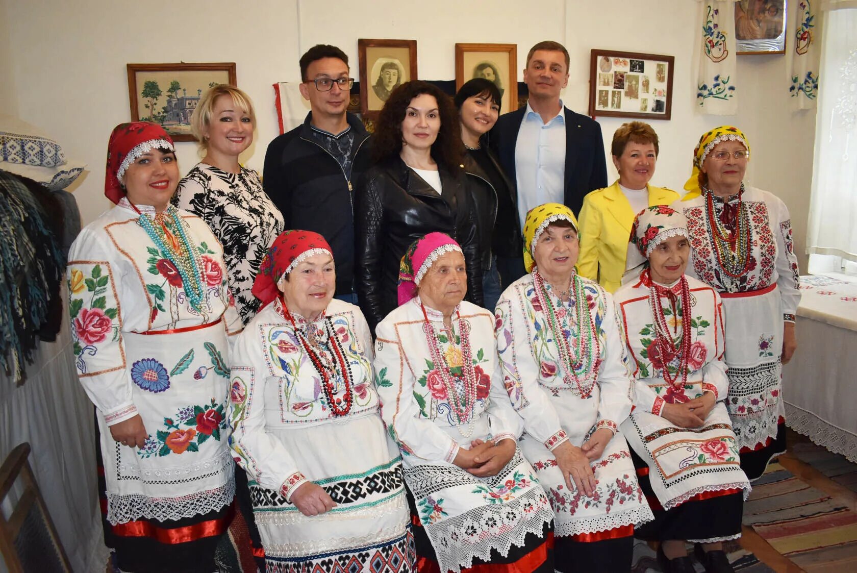 Погода на 14 дней в богучаре воронежской. Дом культуры Богучар. Народный костюм Богучарского района Воронежской области. Богучарский район люди. Богучарский дом ремесел.