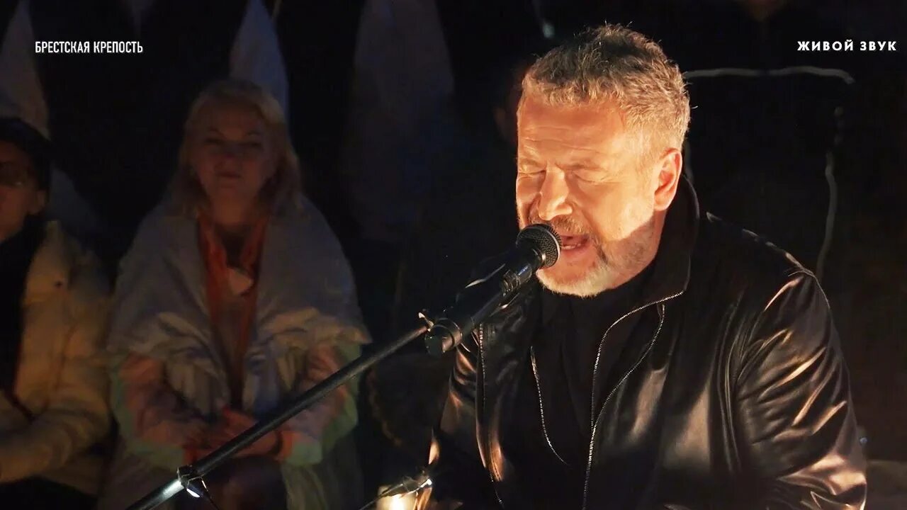 Не позволь мне погибнуть. Не позволь мне погибнуть агутин. ведущая на квартирнике у маргулиса на концерте эпидемия. ансамбль в ютубуне позвольмне погиьнуть.