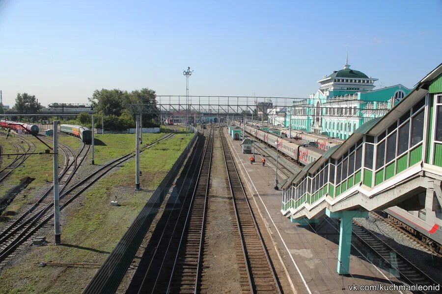 Ул железнодорожная омск. Пригородный жд вокзал омск. станция омск пассажирский. ж.д. станция омск пассажирский. омск пригород жд вокзал.