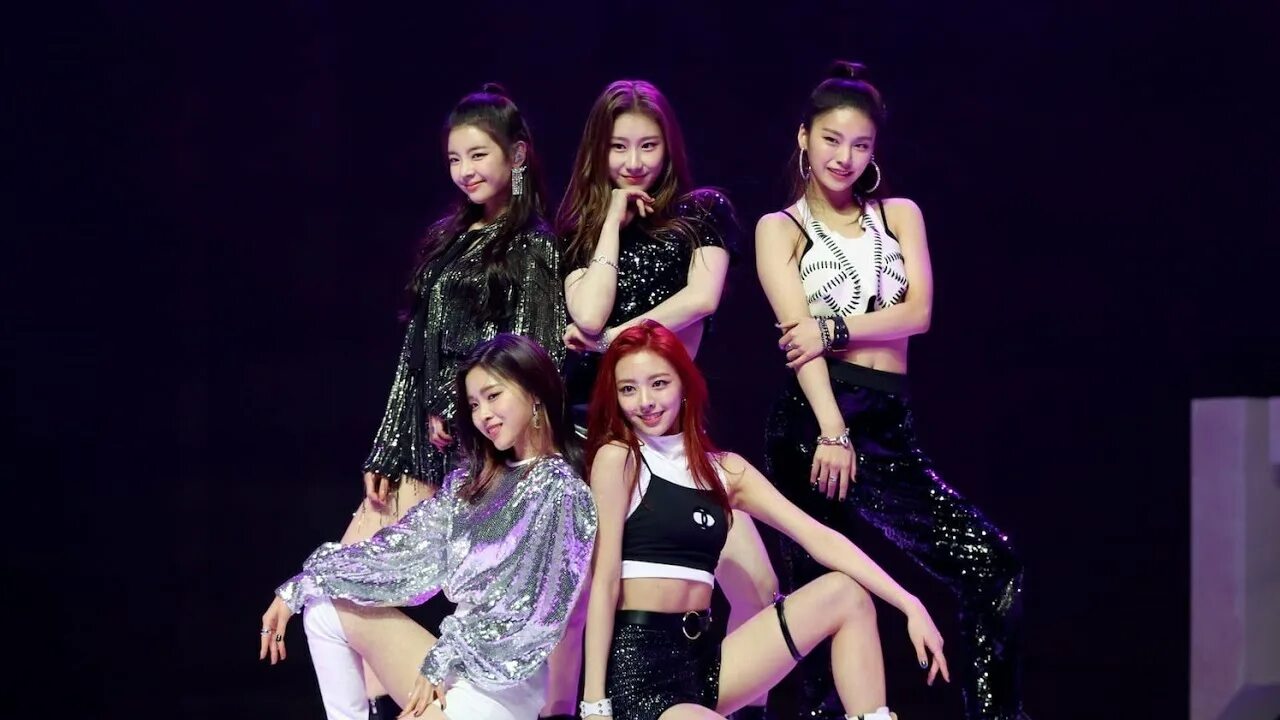 Itzy дебют. Itzy группы jyp. итзи участницы. итзи концерт.