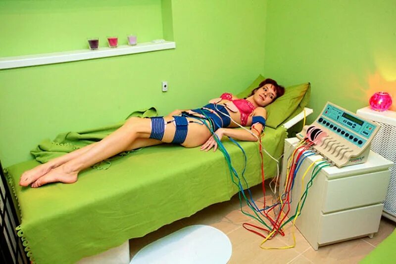 Электростимуляция мышц. Нейромышечная электростимуляция. электростимуляция в физиотерапии аппараты. электромиостимуляция мышц.