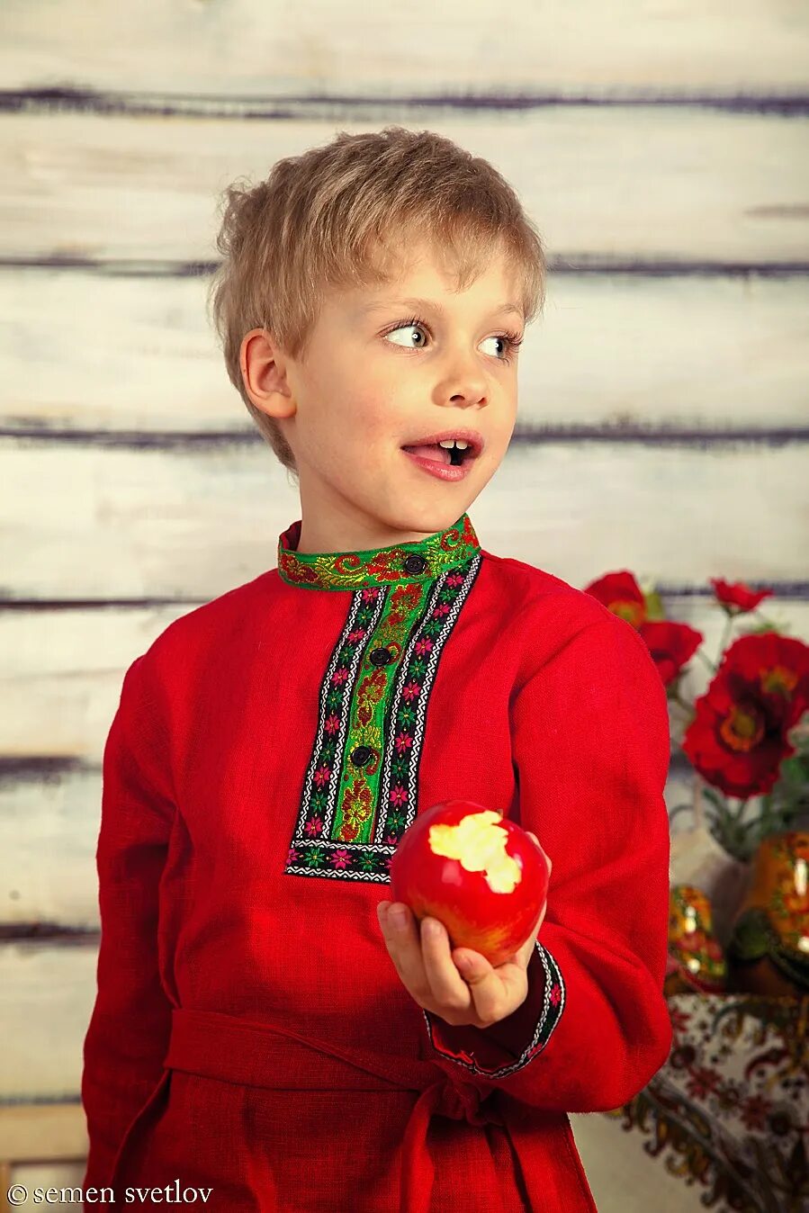 дети в древней руси. малыши. наивный русский мальчик. красивые славянские дети. славянский мальчик.