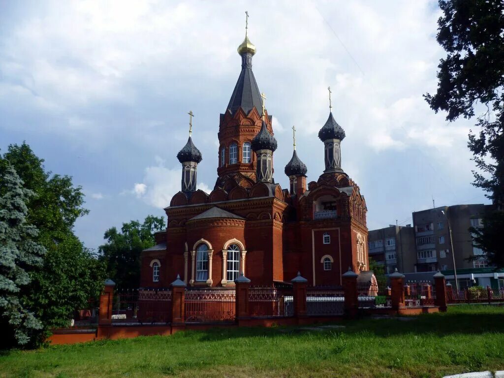 Ооо города брянска. Преображенская Спасо-Гробовская Церковь. Спасо-Гробовской храм города Брянска. Церковь Преображения Господня Брянск. Красная Церковь Брянск.