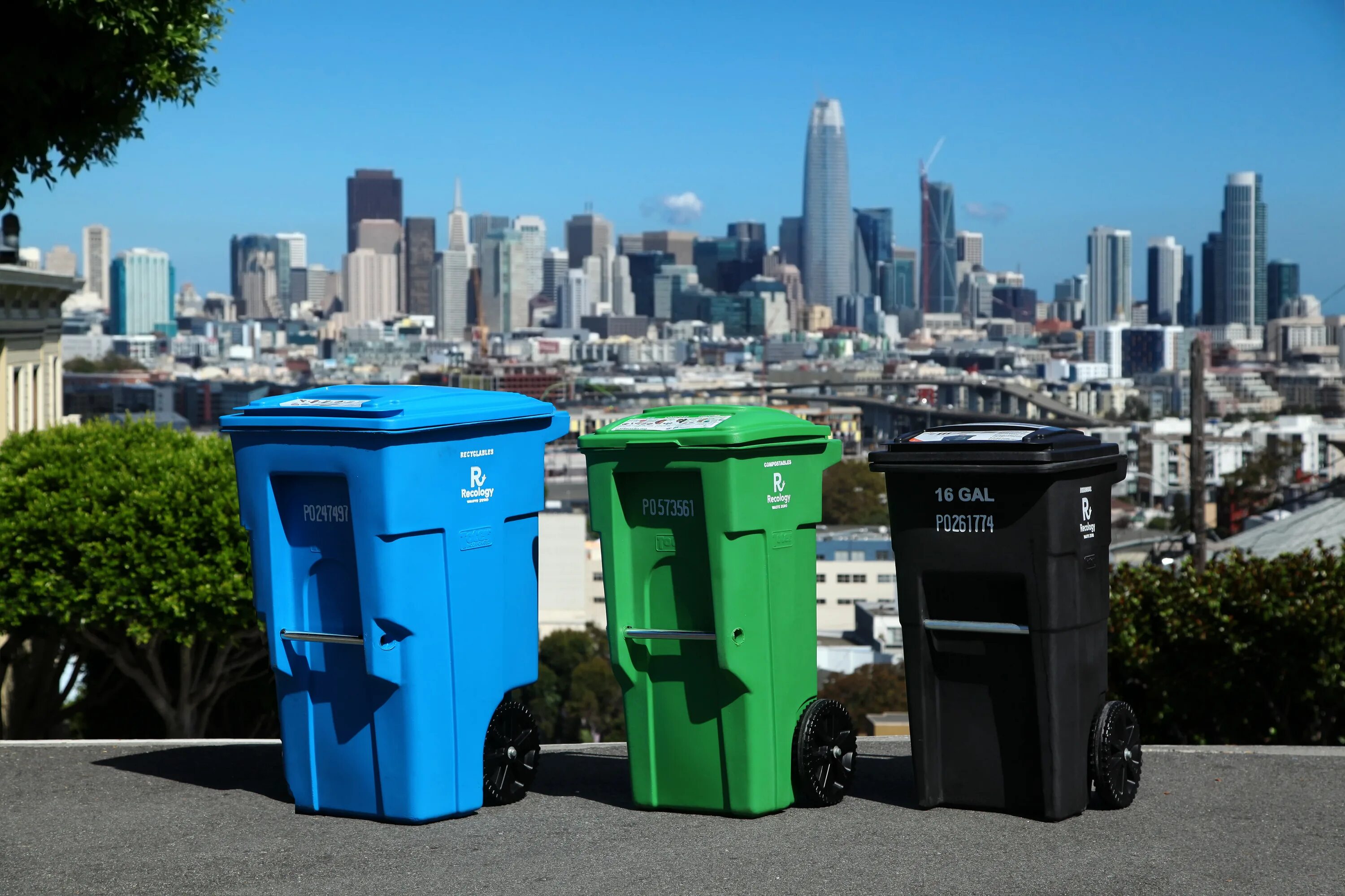 Тбо цена. Переработка мусора в Сан Франциско. Сортировка мусора в США. Сортировка мусора в новой Зеландии. Сортировка мусора в Сингапуре.