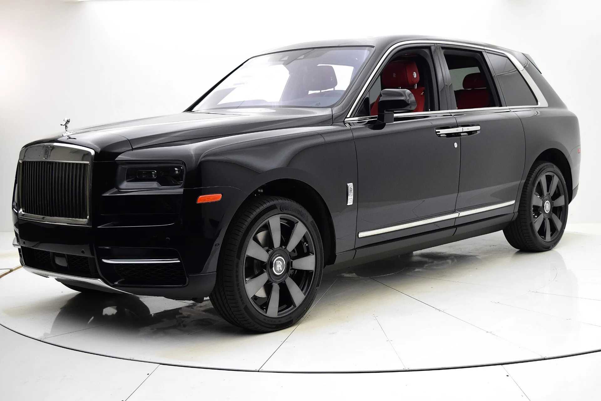 Rolls cullinan цена. Роллс Ройс Куллинан. Джип Rolls Royce Cullinan. Rolls-Royce Cullinan 2019. Роллс Ройс Калинин.