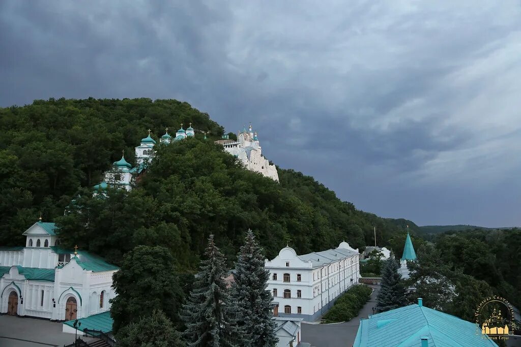 Свято успенская святогорская лавра. Пещеры Свято-Успенская Святогорская Лавра. Святогорская Лавра Донецкая область. Святогорский монастырь Донецкая область.