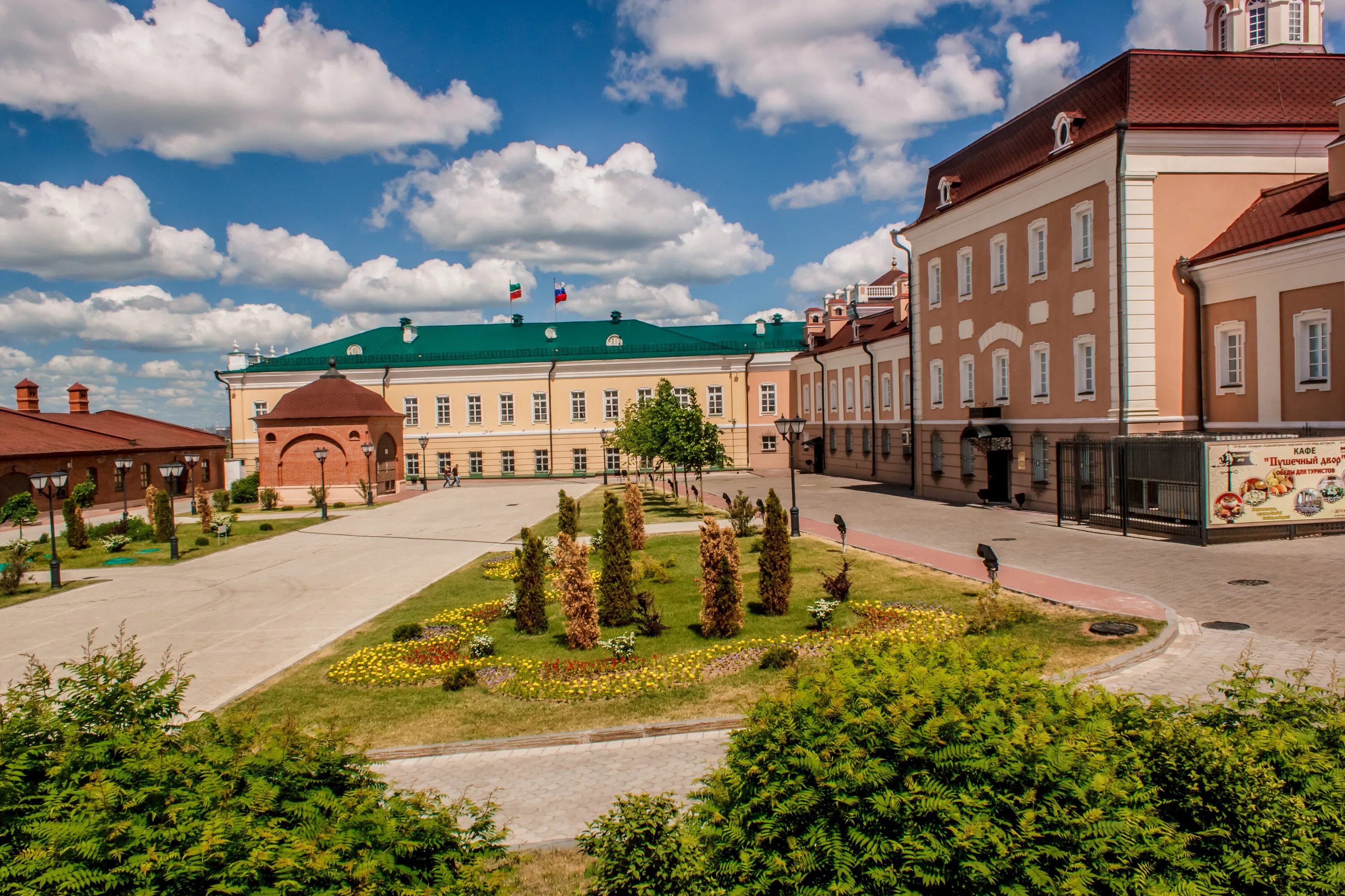 Пушечный двор Казанского Кремля. Главный корпус пушечного двора Казанский Кремль. Пушкинский двор Казань. Пушечный двор в Казани в Казани. Кремлевский завод