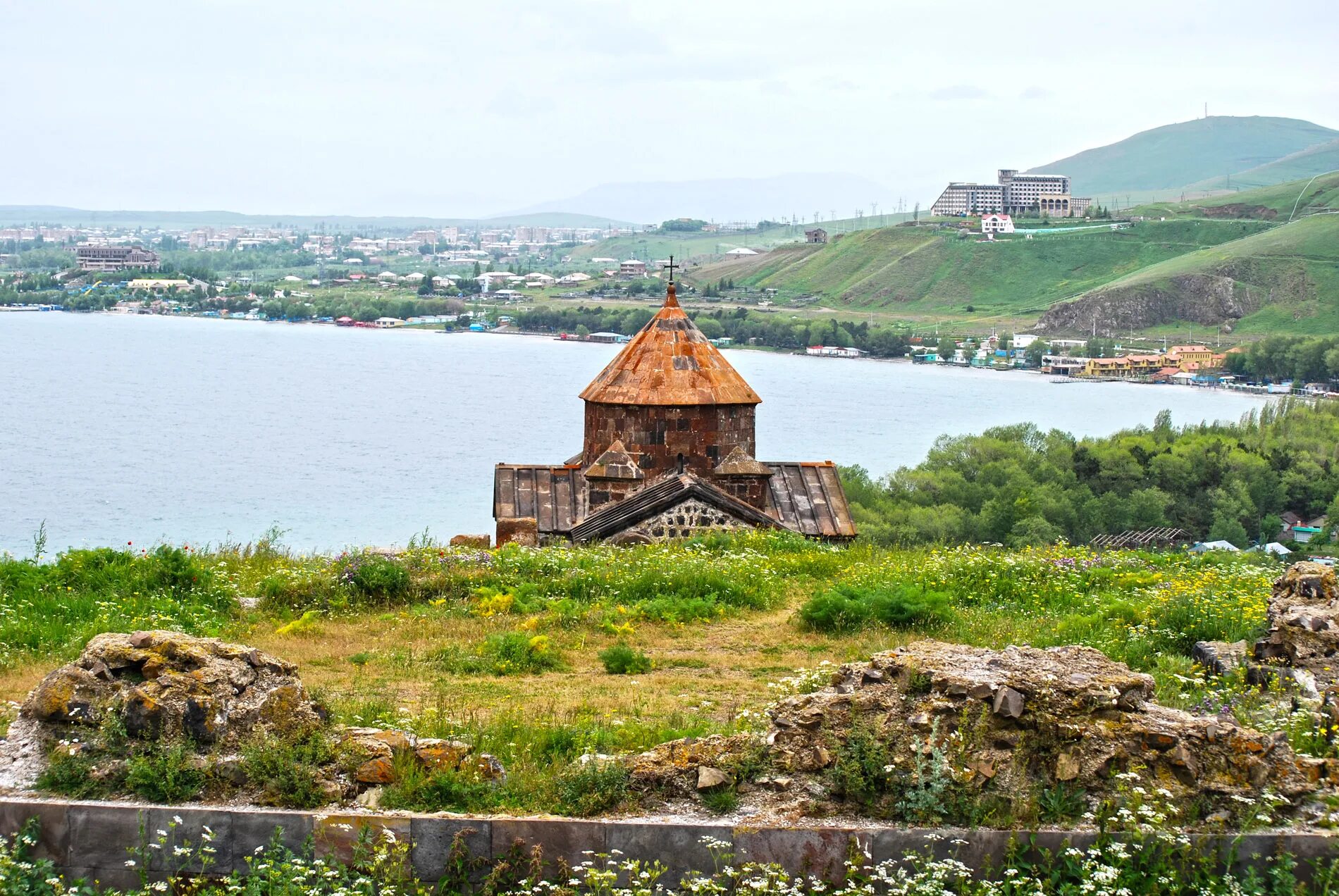 Монастырь Севанаванк. Озеро Севан. Город Севан Армения. Г Раздан озеро Севан.