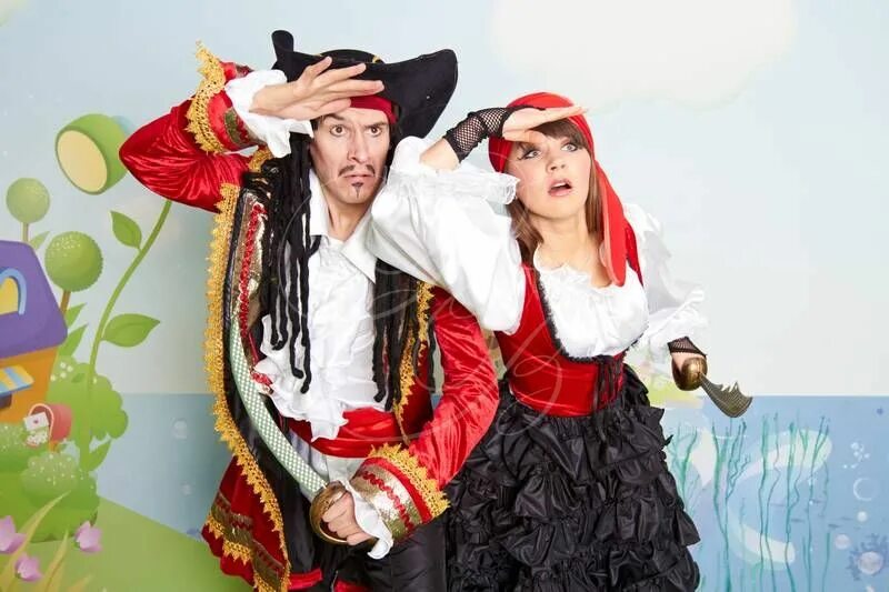 Костюм пирата на корпоратив. Танцы в пиратском стиле. Пиратский танец для детей. Пират танцует.