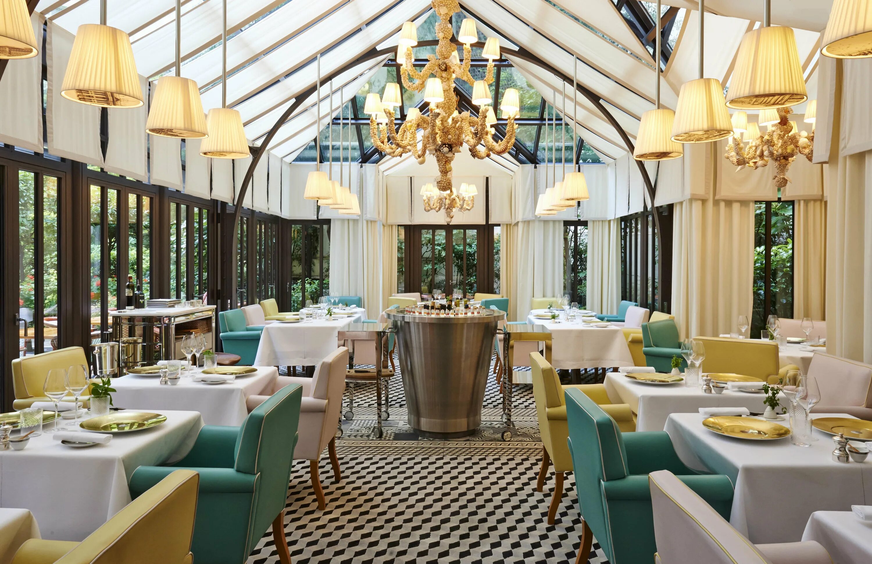 Отель le Royal Monceau Raffles Paris. Отеля Royal Monceau. Интерьер отеля Royal Monceau. Ресторан. Красивые и вкусные рестораны