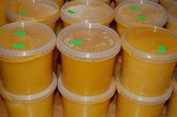 2кг мёда в банке. Мёд гречаный куботейнер. Как выглядит килограмм меда. Фото куботейнера с медом 33 килограмма. Мёд 34 кг фото.