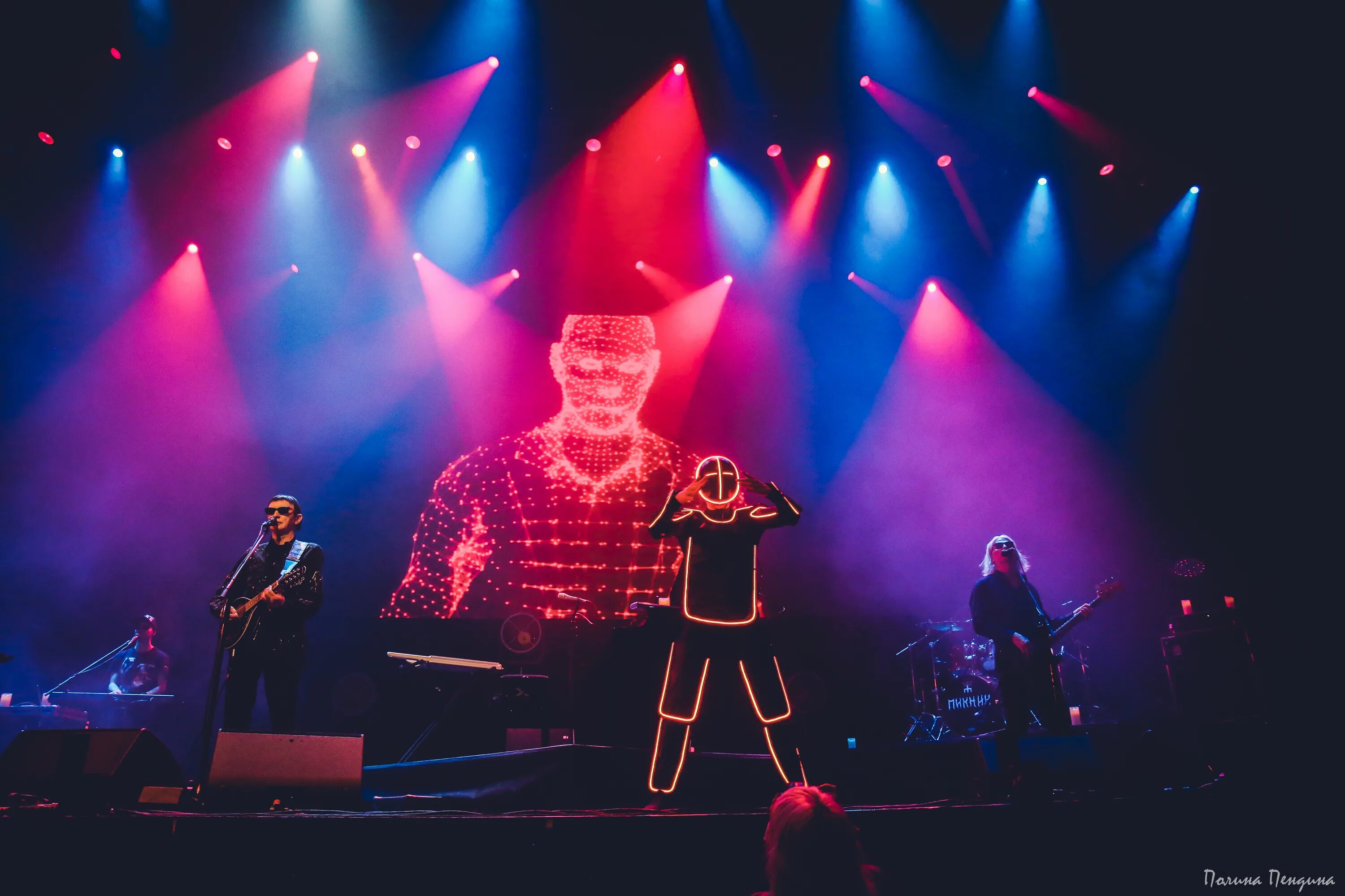 Концерты си. Си си кетч сейчас 2021. Си си кетч 2021. Си си кетч 2021. Концерт группы пикник в спб в 2022.