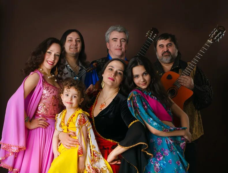 Цыганский ансамбль тюмень. Несколько цыган. Современные цыгане. Цыгане в россии. Цыгане в россии.