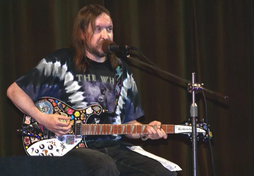 Егор летов epiphone \. Гитара rickenbacker егора летова. Егор летов с гитарой. Гитара егора летова. Егор летов rickenbacker.