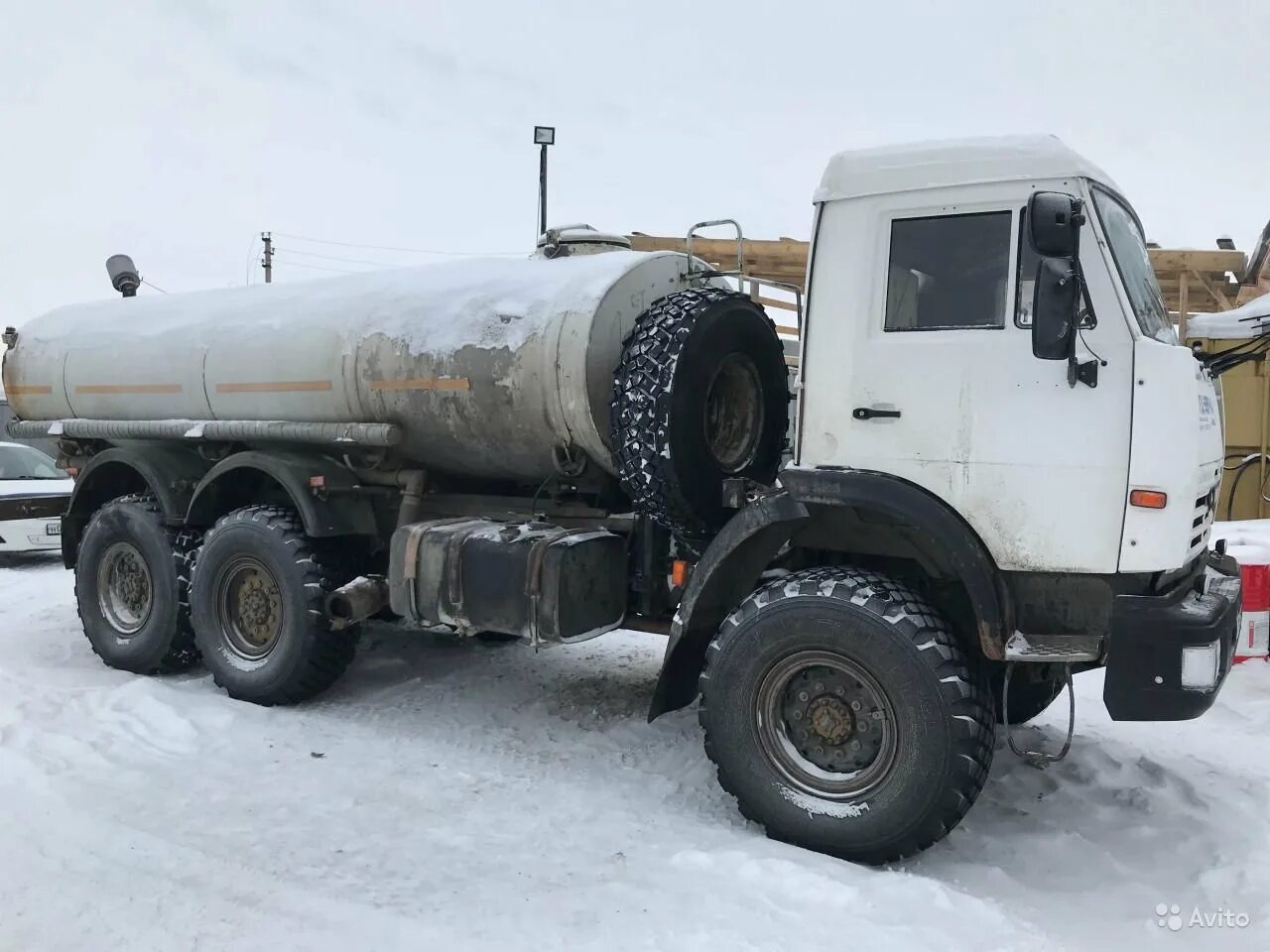 Камаз водовозка. КАМАЗ 5320 водовозка. Водовозка КАМАЗ 43118. КАМАЗ 4310 водовозка. КАМАЗ 53229-15 водовозка.