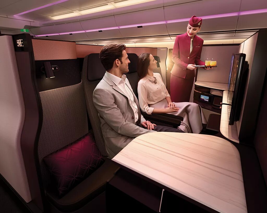 Катар Qsuite. Катар Эйрвейз бизнес класс. Катар Эйрвейз салон. Qatar Airways Qsuite.