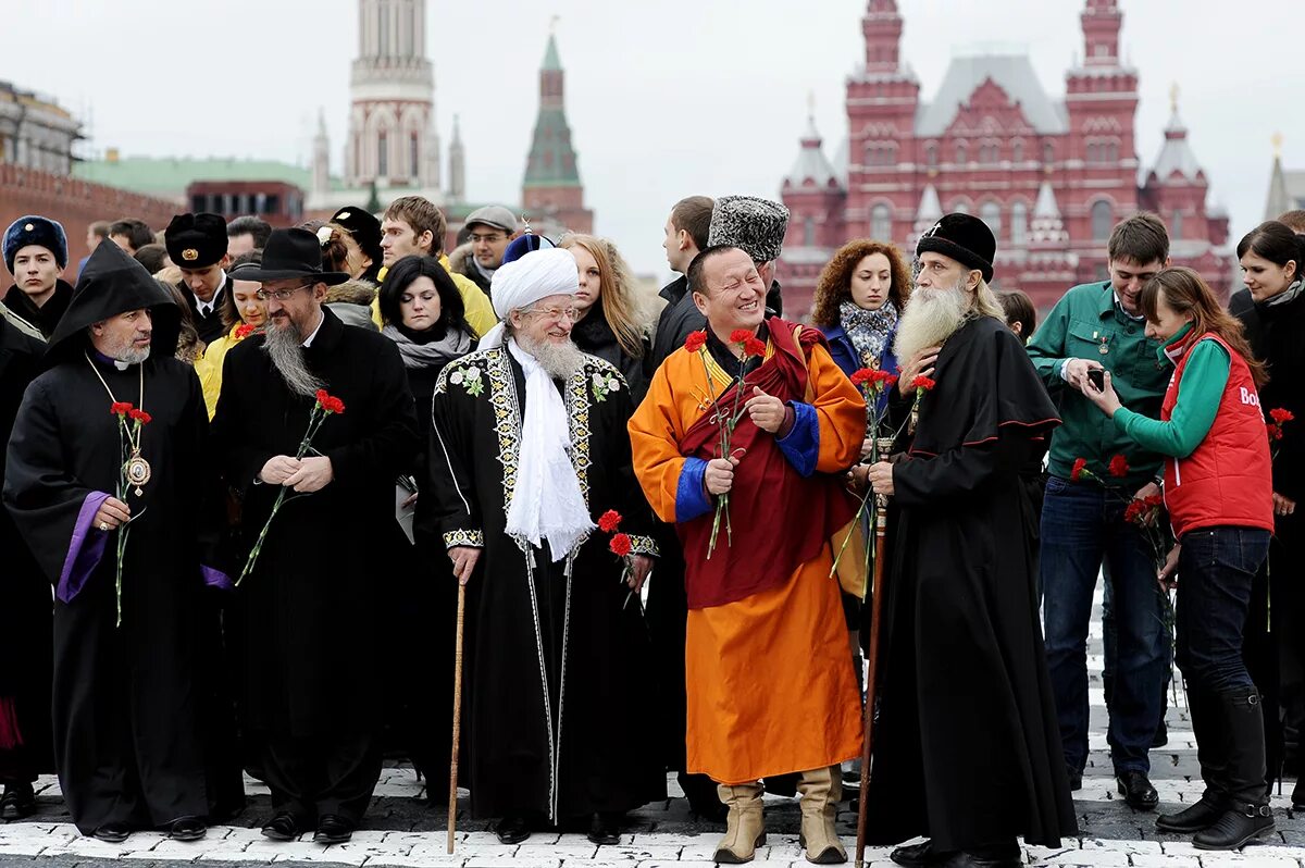 Народы россии мусульмане. Люди разных конфессий. Представители разных конфессий в России. Представители разных религиозных конфессий. Разные религии.