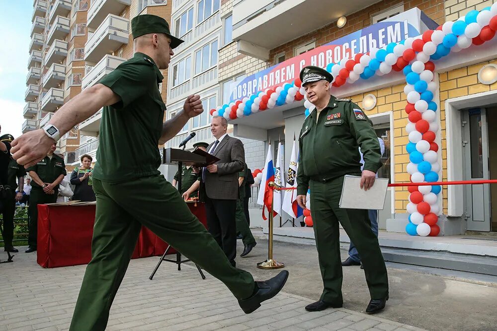 Получить жилье бывшим военнослужащим. Служебная квартира военного. служебные квартиры для военнослужащих. квартира военного. жилье для военных.