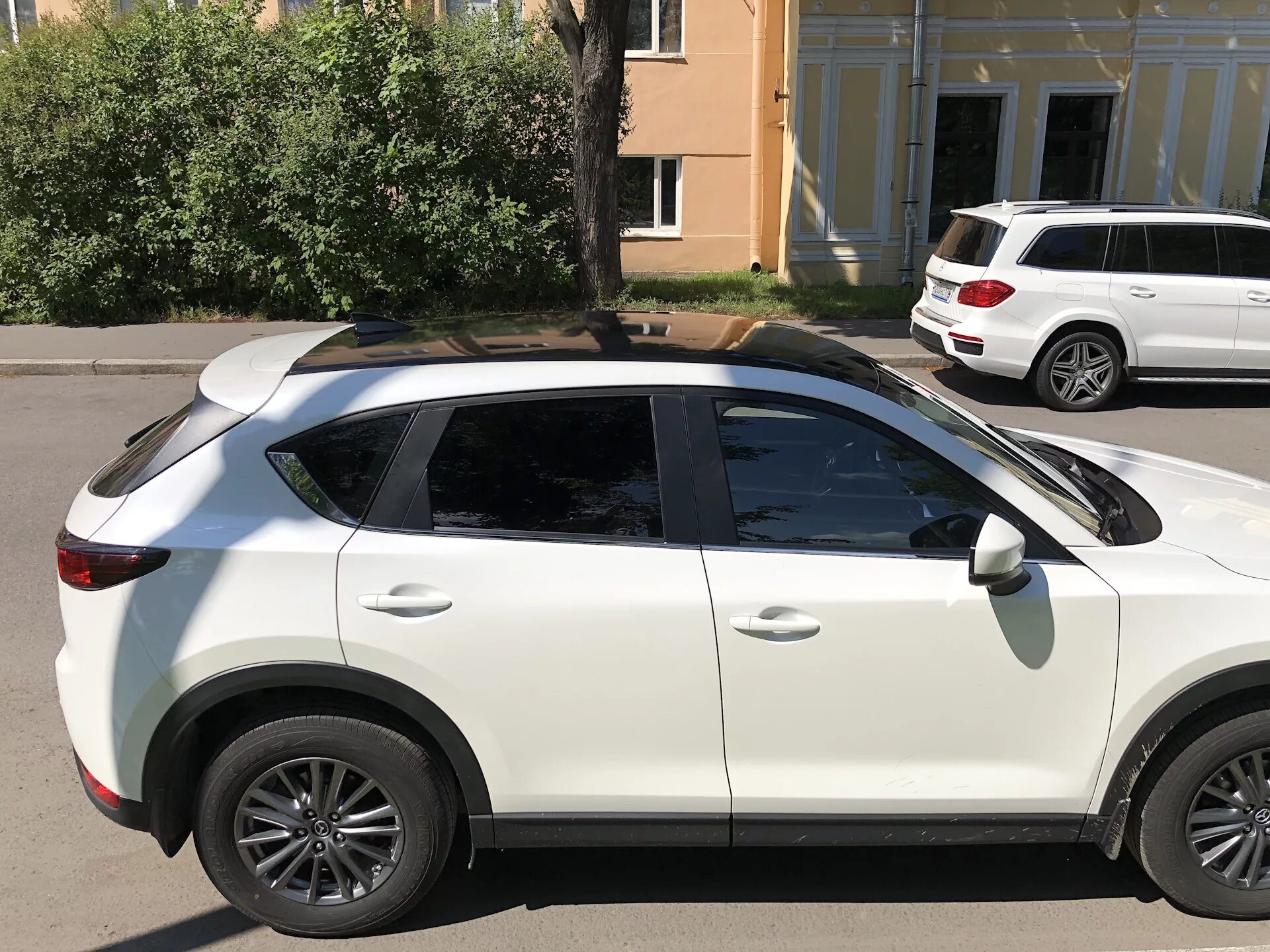 Крыша мазда сх 5. Mazda CX 5 С черной крышей. Мазда СХ-5 белая с черной крышей. Мазда cx5 белая с черной крышей. Mazda CX 5 белая с черной крышей.