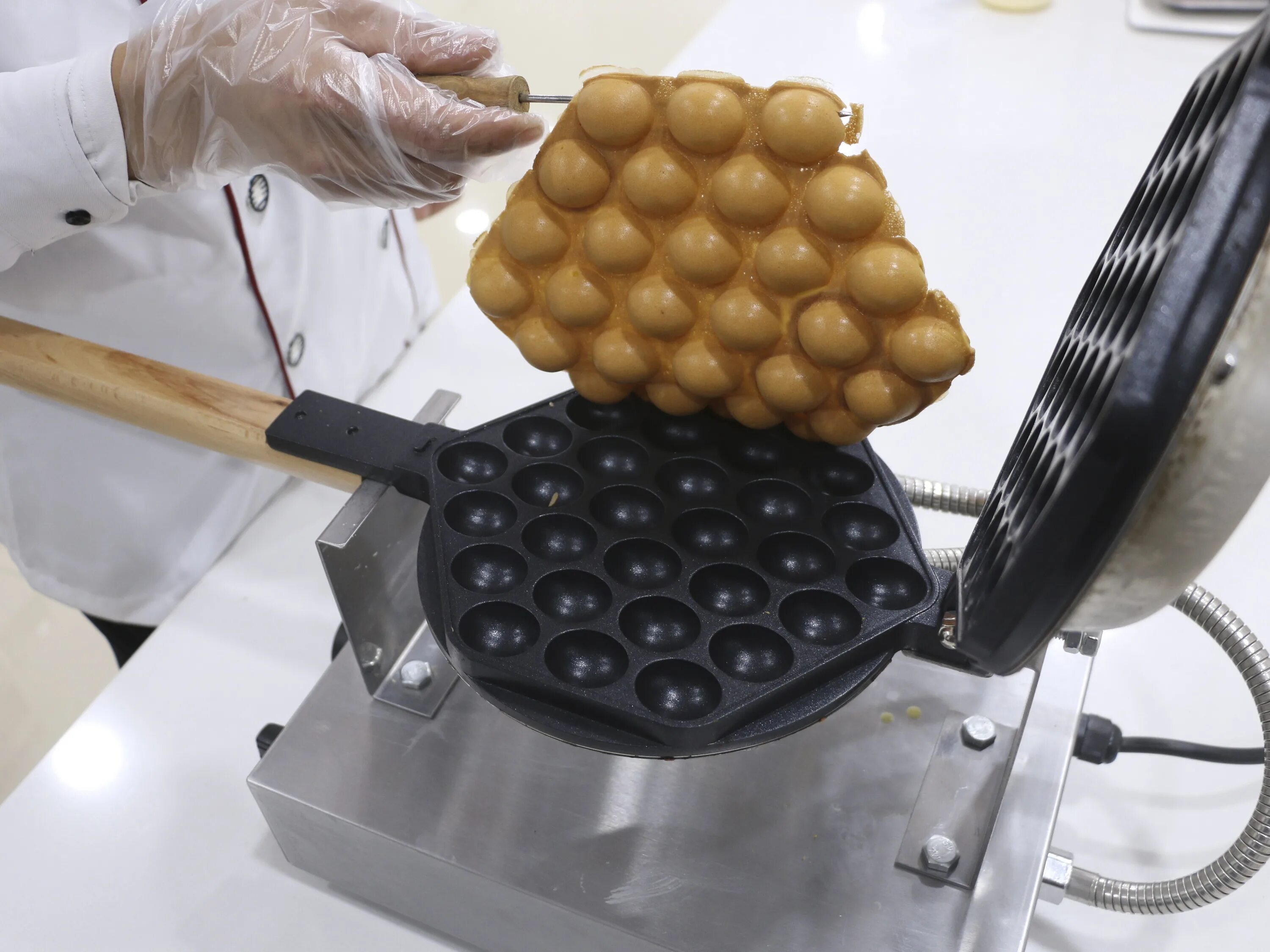 Waffle maker's. Вафельница Bubble Waffle. Сковорода для гонконгских вафель. Гонконгские вафли. Яичные вафли.