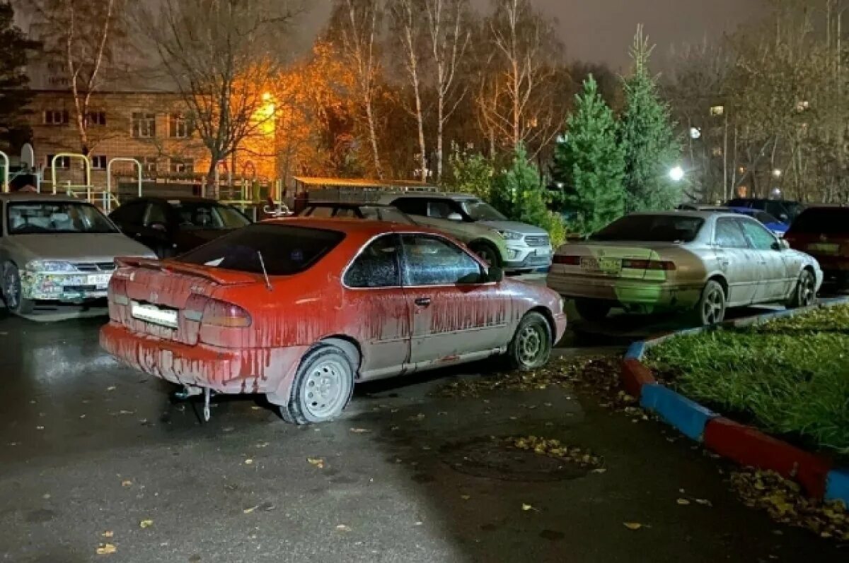 Полетим новосибирск. ДТП В припаркованный автомобиль. Машина. Новосибирск Затулинка криминал. Автомобиль проткнутый столбом.