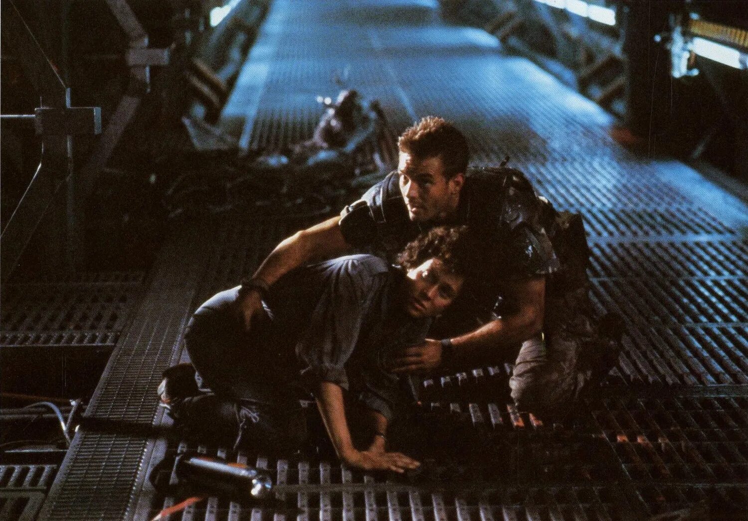 Чужие 1986 кадры из фильма рипли. Чужие (1986) майкл бин. Фильм чужой ридли скотт. Ксеноморф чужой 1979 кадры. Сигурни уивер чужой 2.