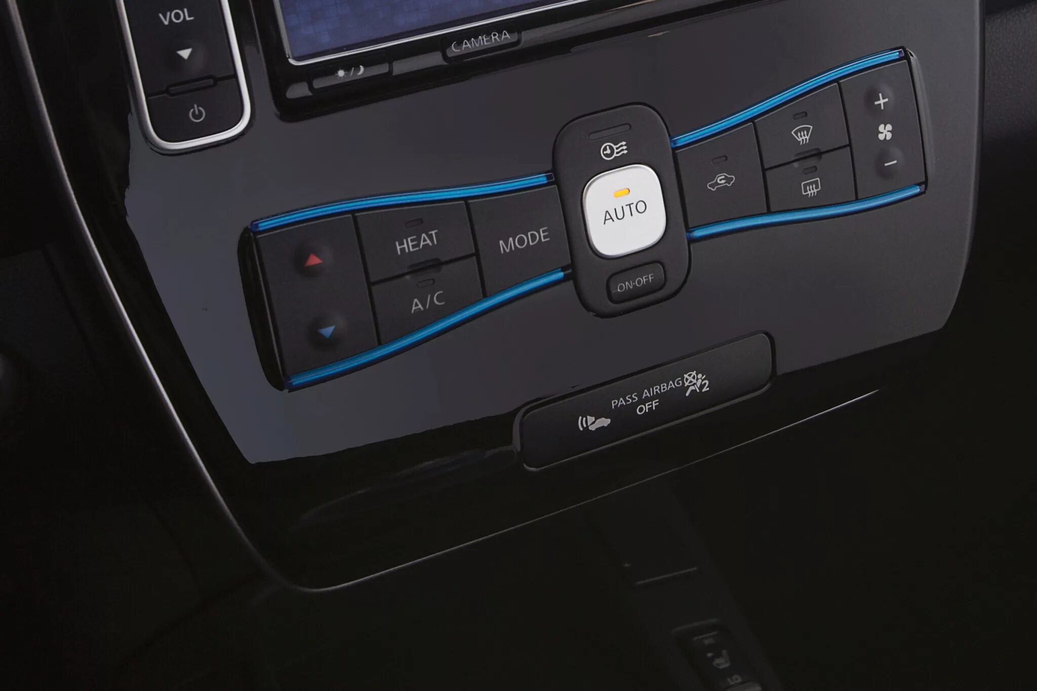 Power switch nissan leaf. Nissan leaf 2012. Кнопки в бмв 530i возле рычага света кнопки 2017 год. Климат контроль ниссан леаф. Кнопки ниссан лиф.