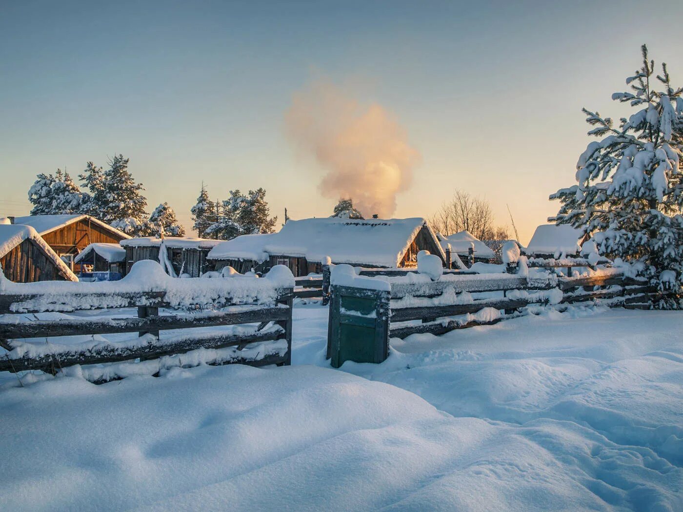 Мало тепло деревня. Деревня зимой. Атмосфера деревни. Сибирская деревня. Атмосфера русской деревни.